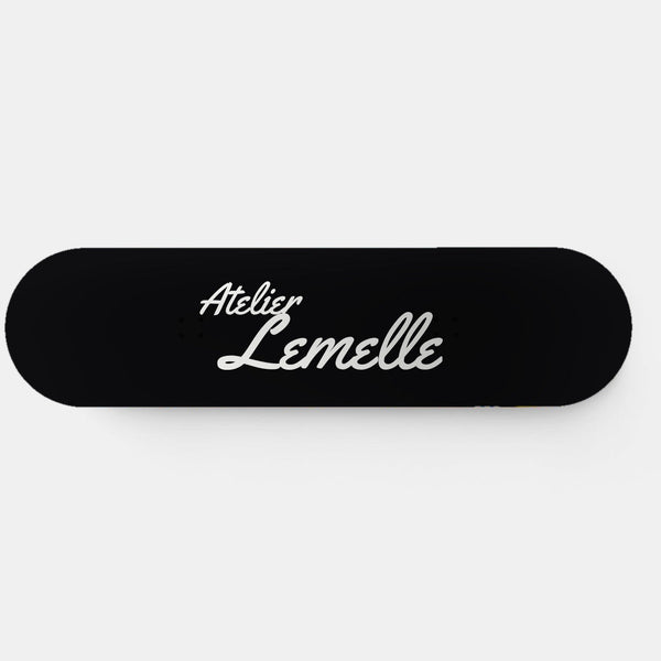 Planche murale Edition 03, signature manuscrite Atelier Lemelle blanche sur fond noir, vue de face