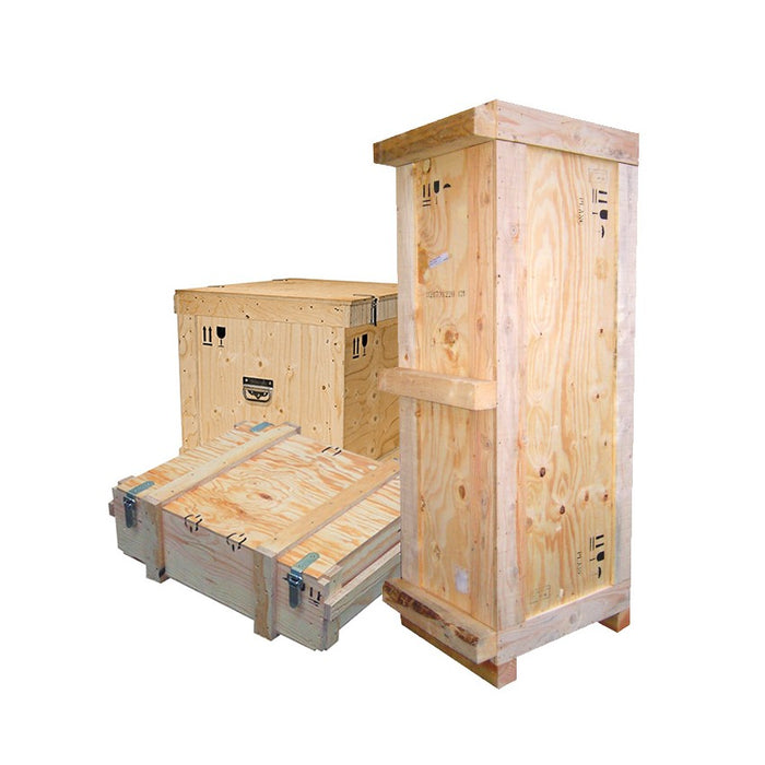 Caisses en bois de différentes tailles, montées pour le transport de pièces fragiles