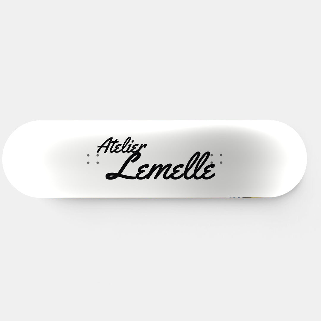 Planche murale Edition 04, signature manuscrite Atelier Lemelle noire sur fond blanc, vue de face